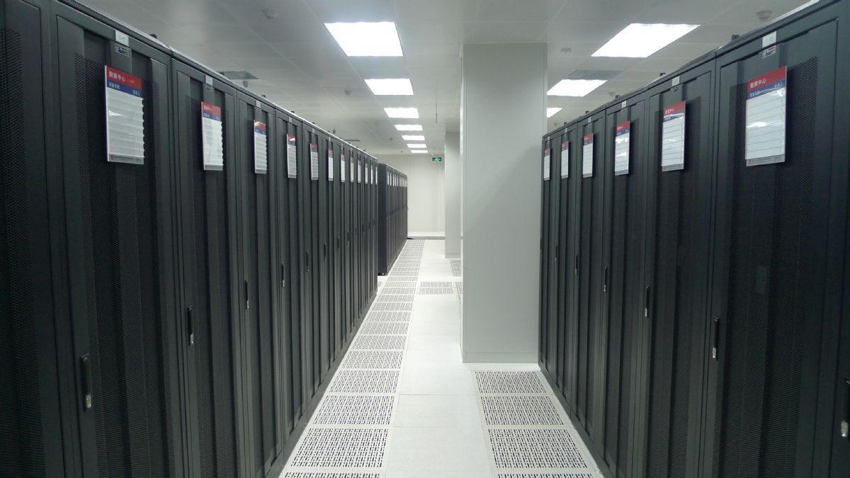 機房環境監控系統由哪些部分組成？